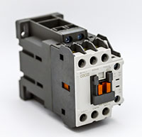 12 VDC Coil Voltage, 40 A Continuous Current, and 117.7 mm Depth DIN Rail Mounted Contactor